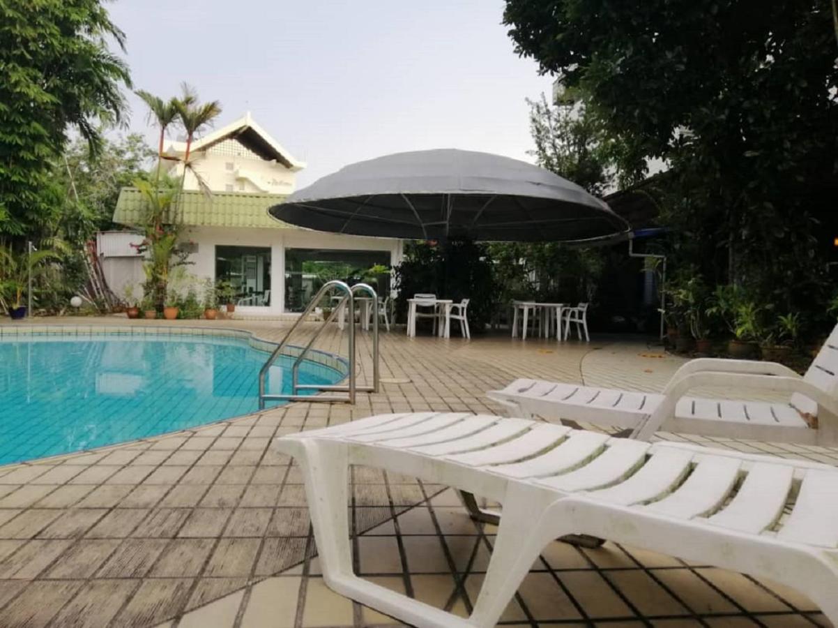 Terrace Hotel Bandar Seri Begawan Buitenkant foto
